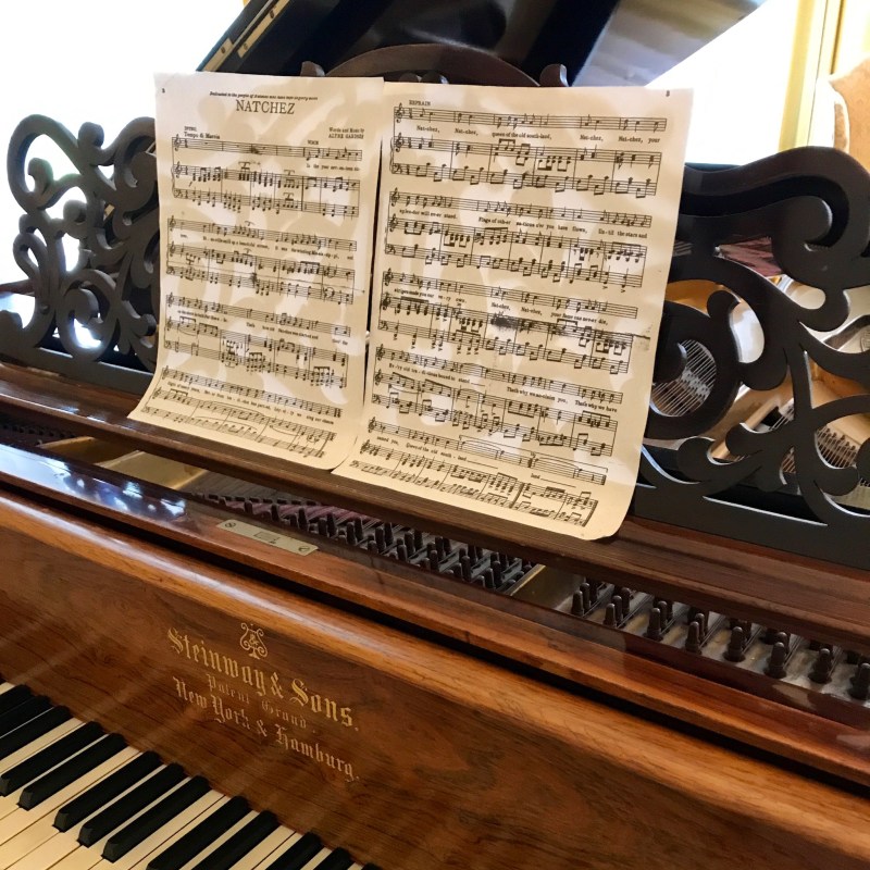 a close up of a piano keyboard